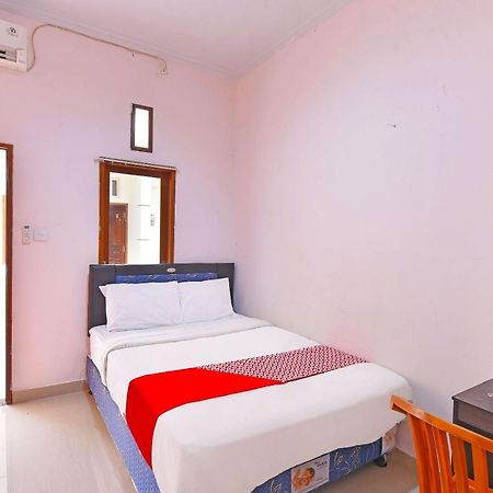 Oyo 91445 Sandat Guest House Denpasar  Exterior photo