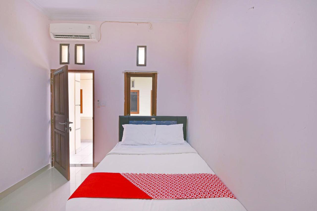 Oyo 91445 Sandat Guest House Denpasar  Exterior photo